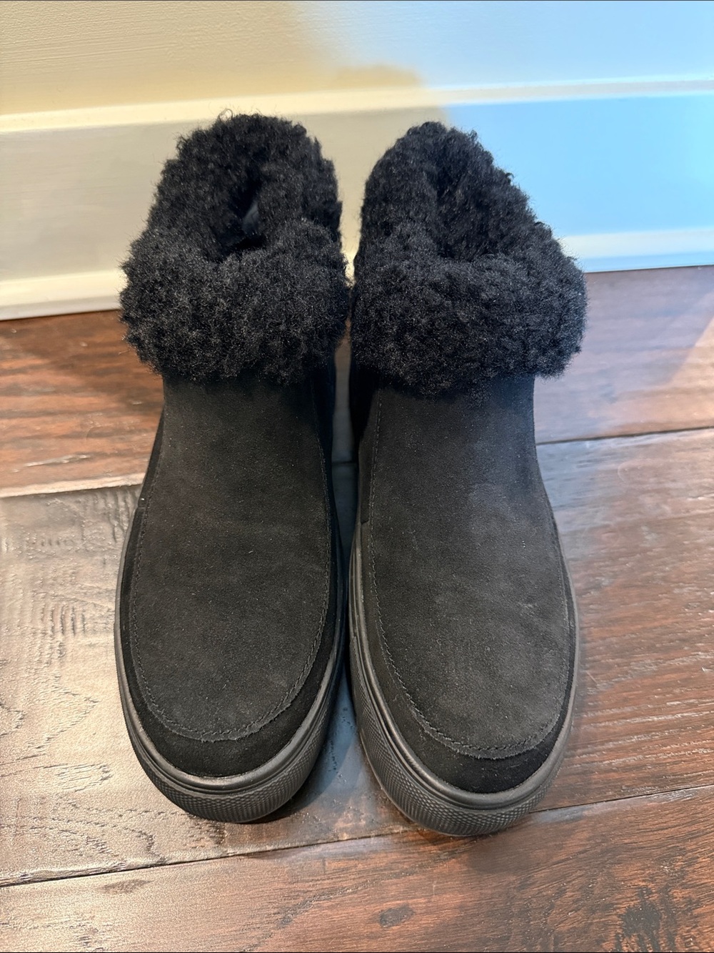 Worn once. Cougar amour waterproof boot in black suede